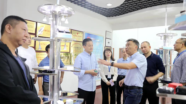 市政協(xié)副主席、九三學(xué)社郴州市委主委潘執(zhí)坤一行調(diào)研炬神電子